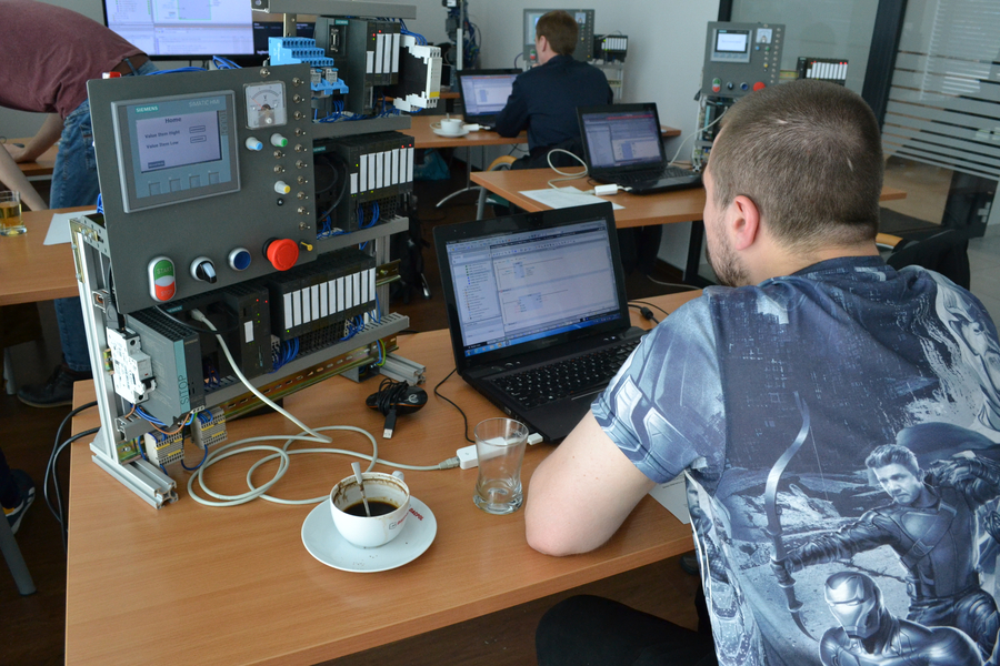 Zdjęcie na okładce dla Automatyka PLC - PLCSpace